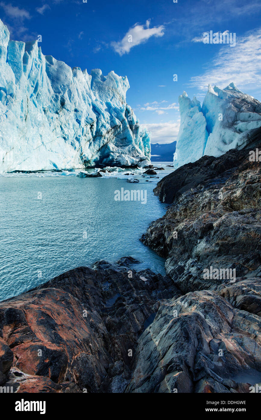 Glaciar Perito Moreno, cimiento con estrías glaciales, el Canal de los Témpanos Foto de stock