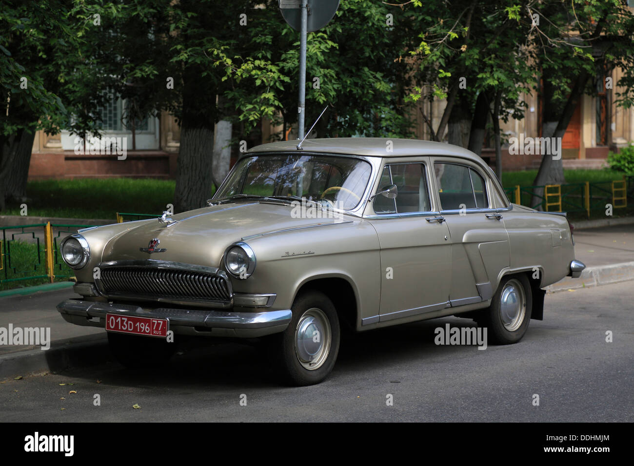 Vintage car de la marca soviética Volga Foto de stock
