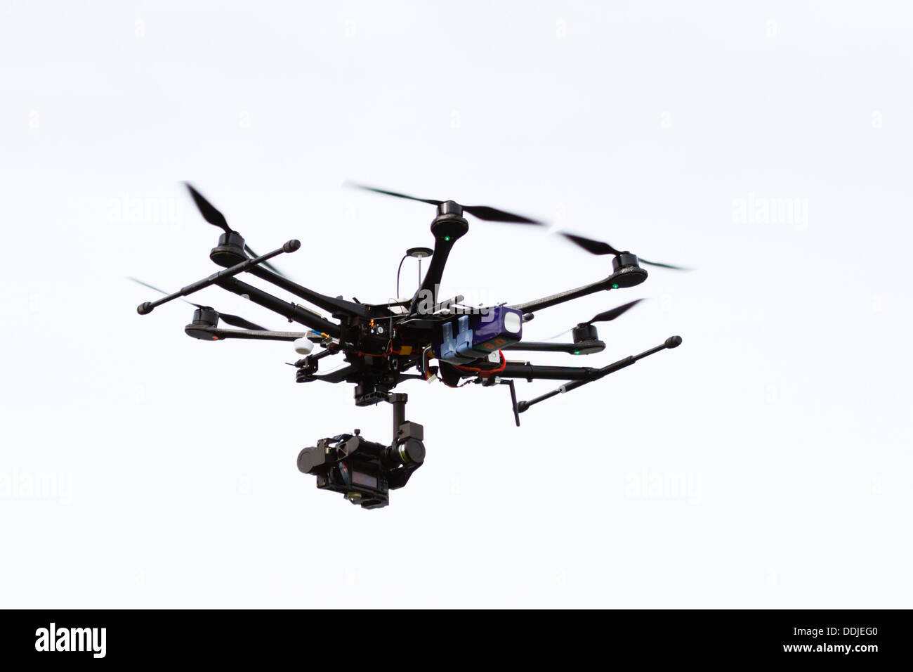 Vigilancia hexacopter drone utilizada por Sky Sports Fotografía de stock -  Alamy