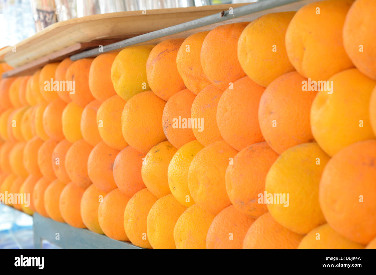 Naranja y vendedoras de agua Marrakech Marruecos Africa Foto de stock