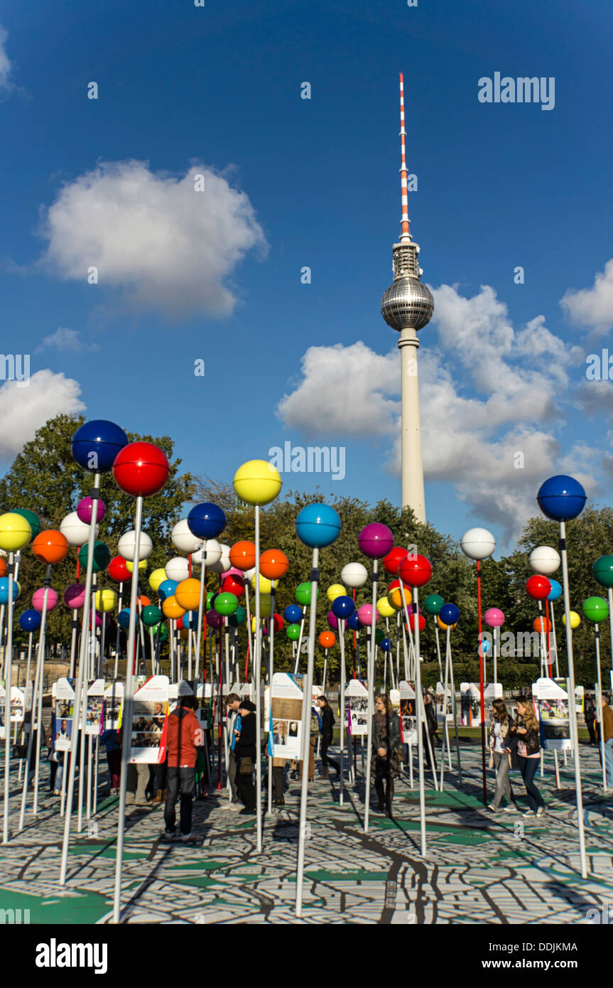 775 años de Berlín, ciudad de la diversidad, exposiciones al aire libre, se puede ir andando, Mapa de la ciudad, el centro de Berlín, Alemania Foto de stock