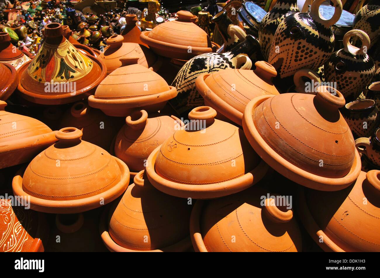 Loza, ollas para cocinar el "tagine", Marruecos Foto de stock