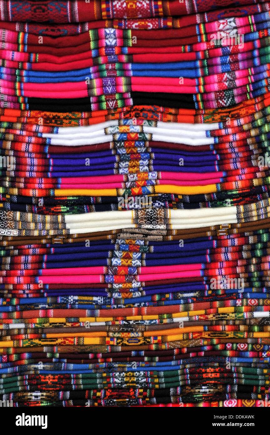 Tejidos típicos para la venta, La Paz, Bolivia Fotografía de stock Alamy