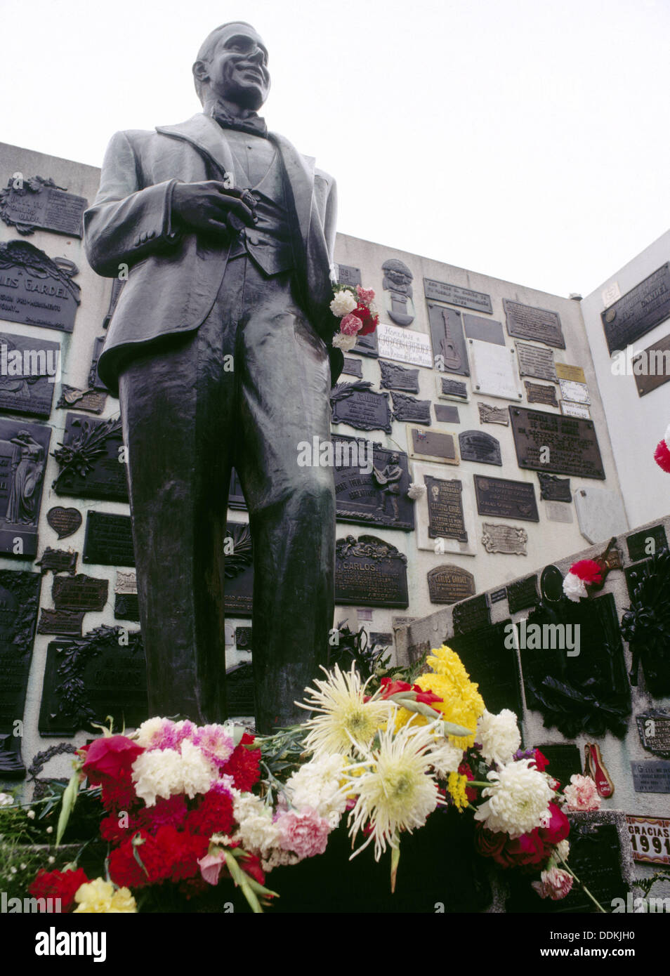 La tumba de Carlos Gardel en el cementerio de Chacarita, Buenos Aires