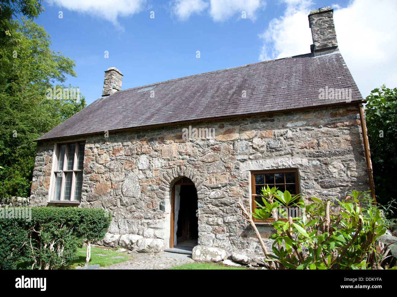 Foto del exterior de Penarth Fawr Casa medieval del siglo XV, un salón de casa en el norte de Gales Foto de stock