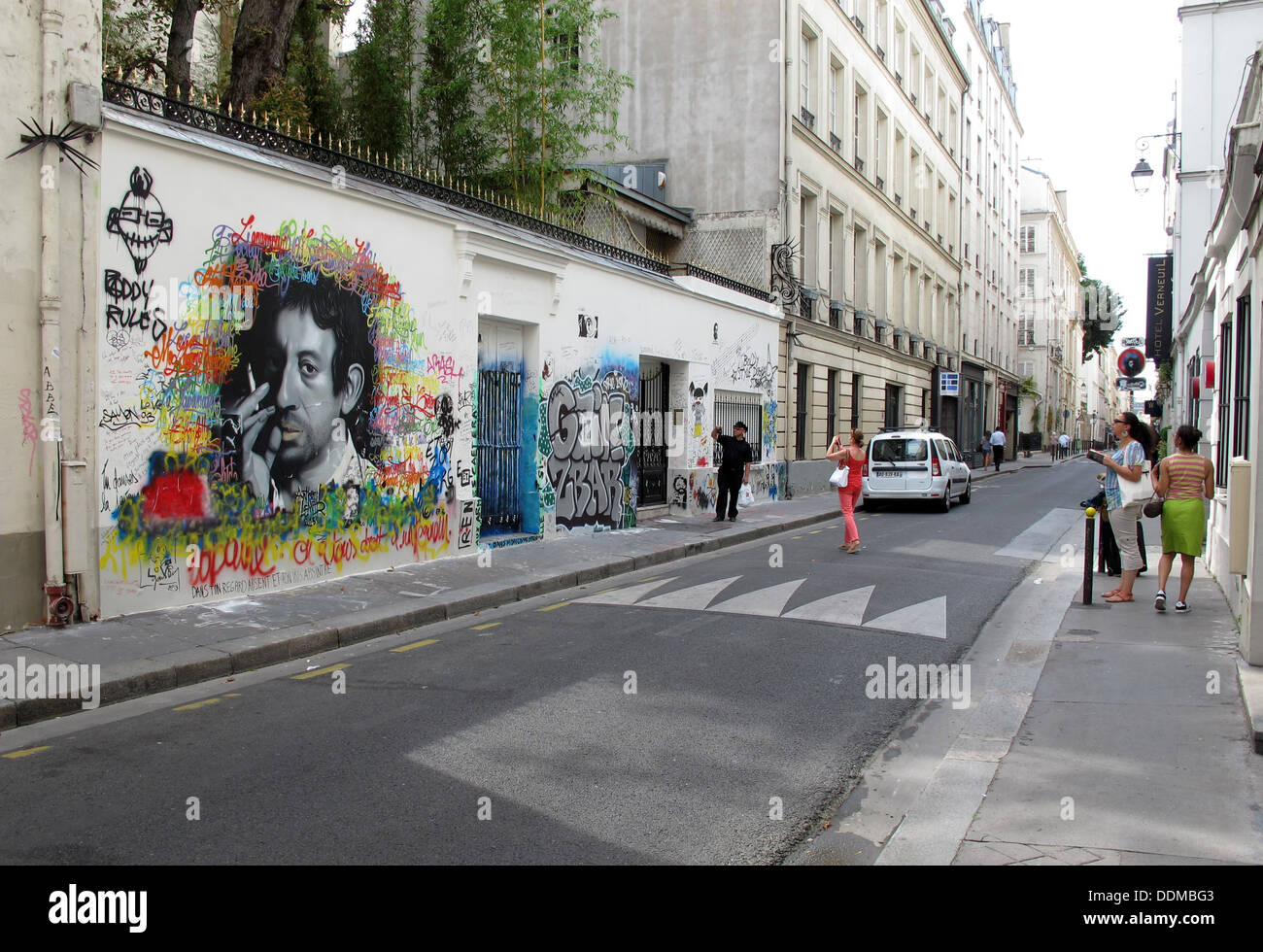 Graffiti en el muro de la casa de Serge Gainsbourg, rue de Verneuil,París,Left Bank,Francia,cantautor francés Foto de stock