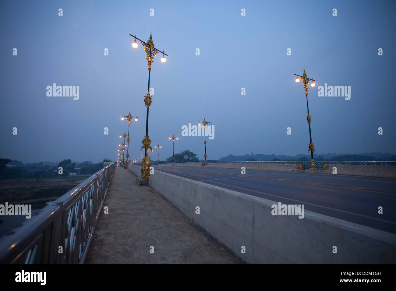 Luces de calle, mañana vista de Tailandia street postes de luz Foto de stock