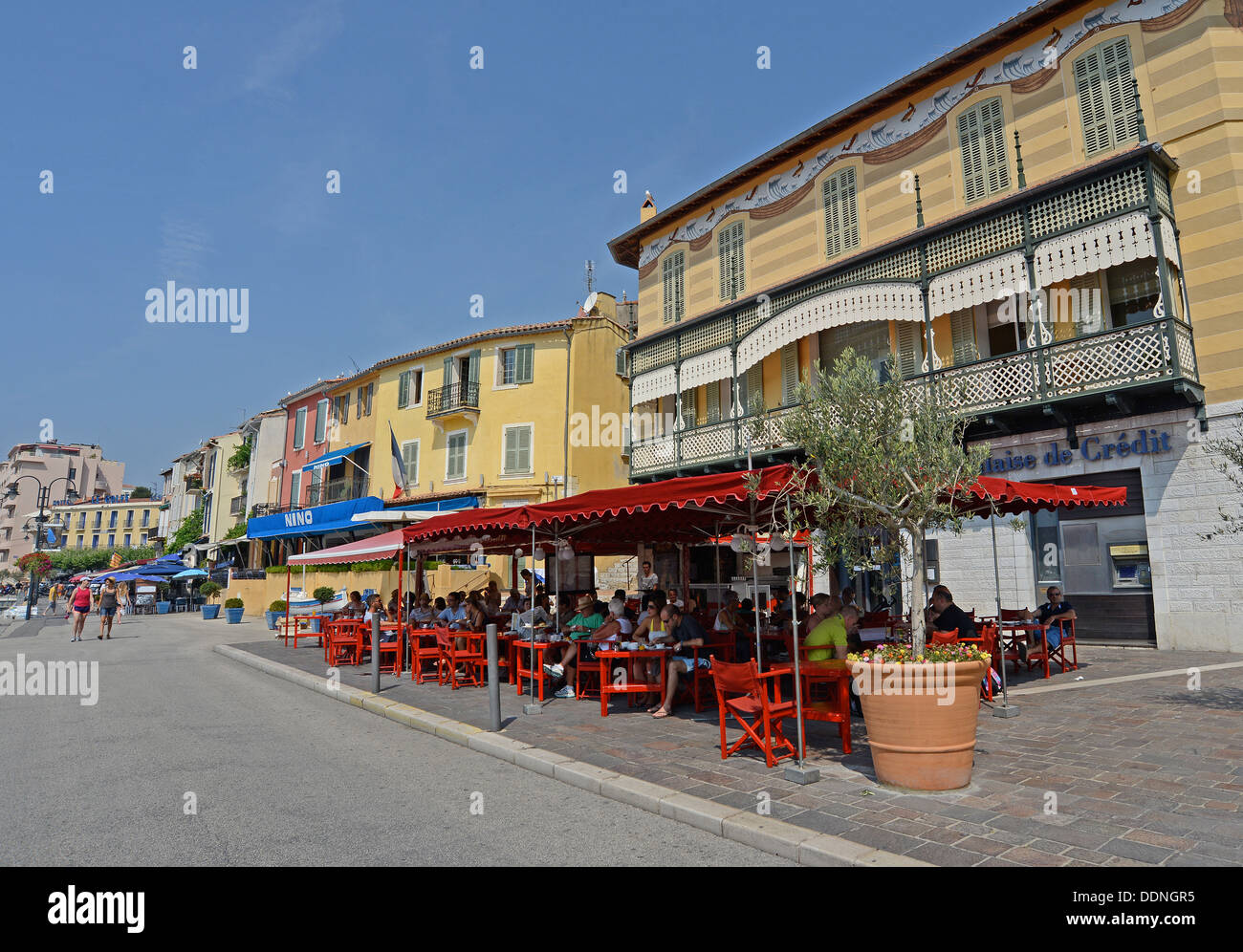 Terraza del restaurante café , Cassis, Bouches-du-Rhone Provence-Alpes-Côte d'Azur, Francia, Europa Foto de stock
