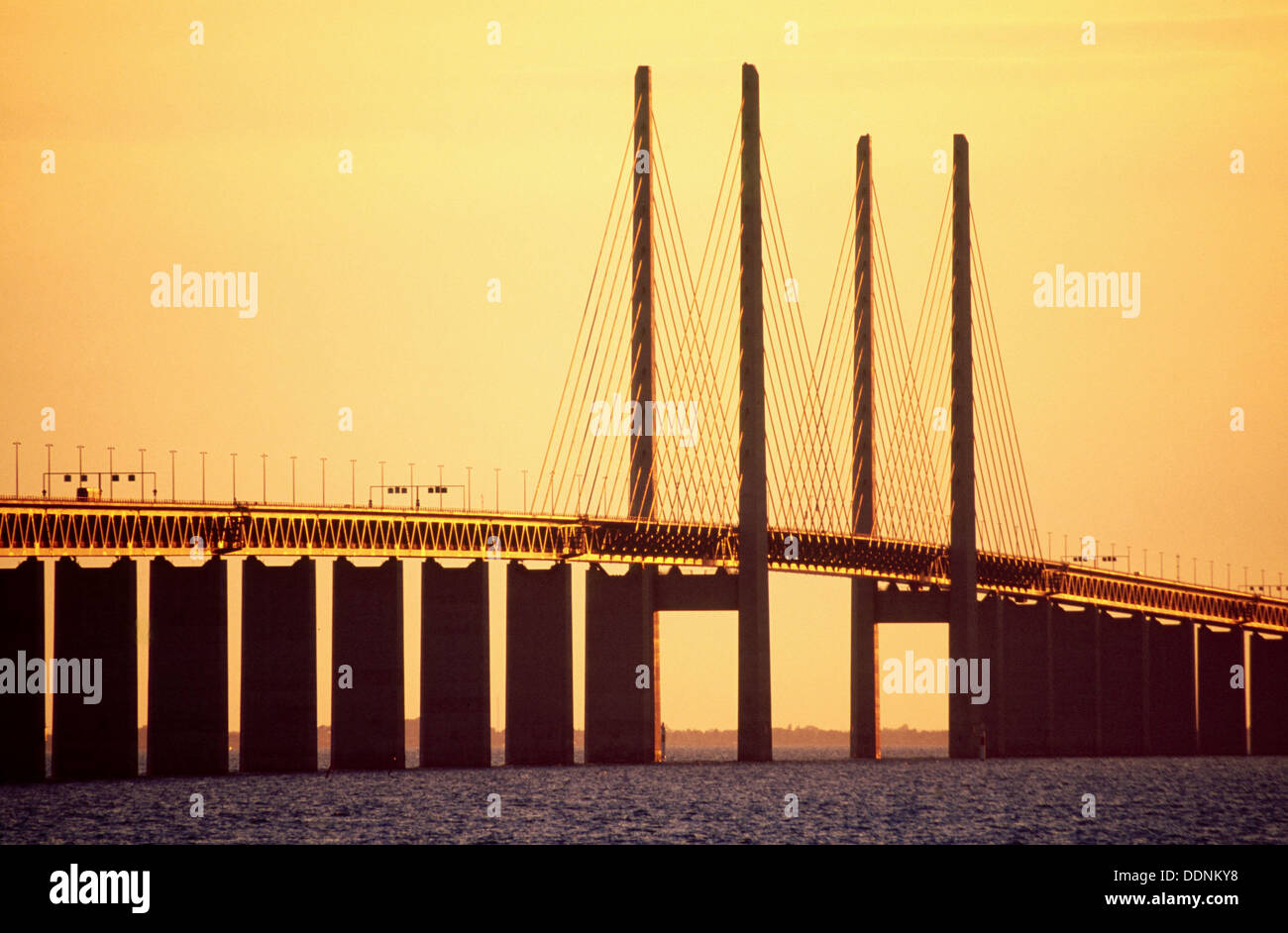 Puente de Oresund entre Dinamarca y Suecia Foto de stock