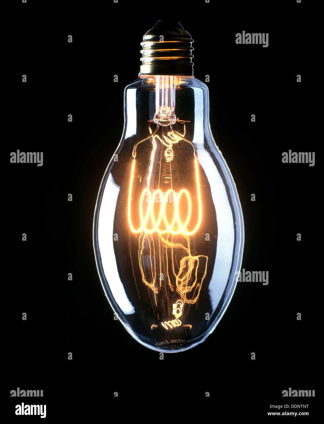 Lámpara de filamento de carbono fotografías e imágenes de alta resolución -  Alamy