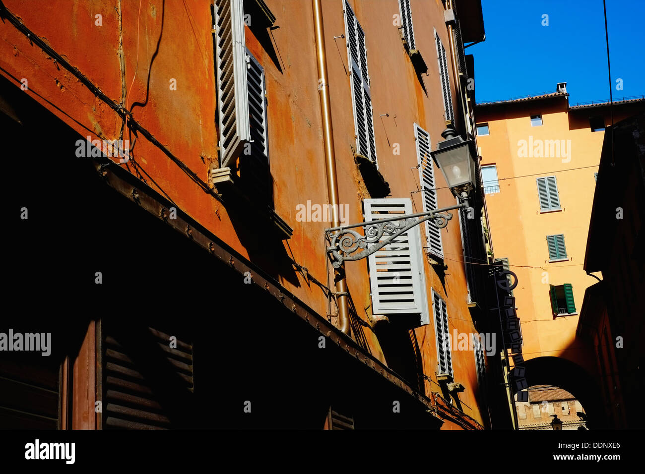 Italia, Emilia Romaña, Bolonia, via Clavature Foto de stock