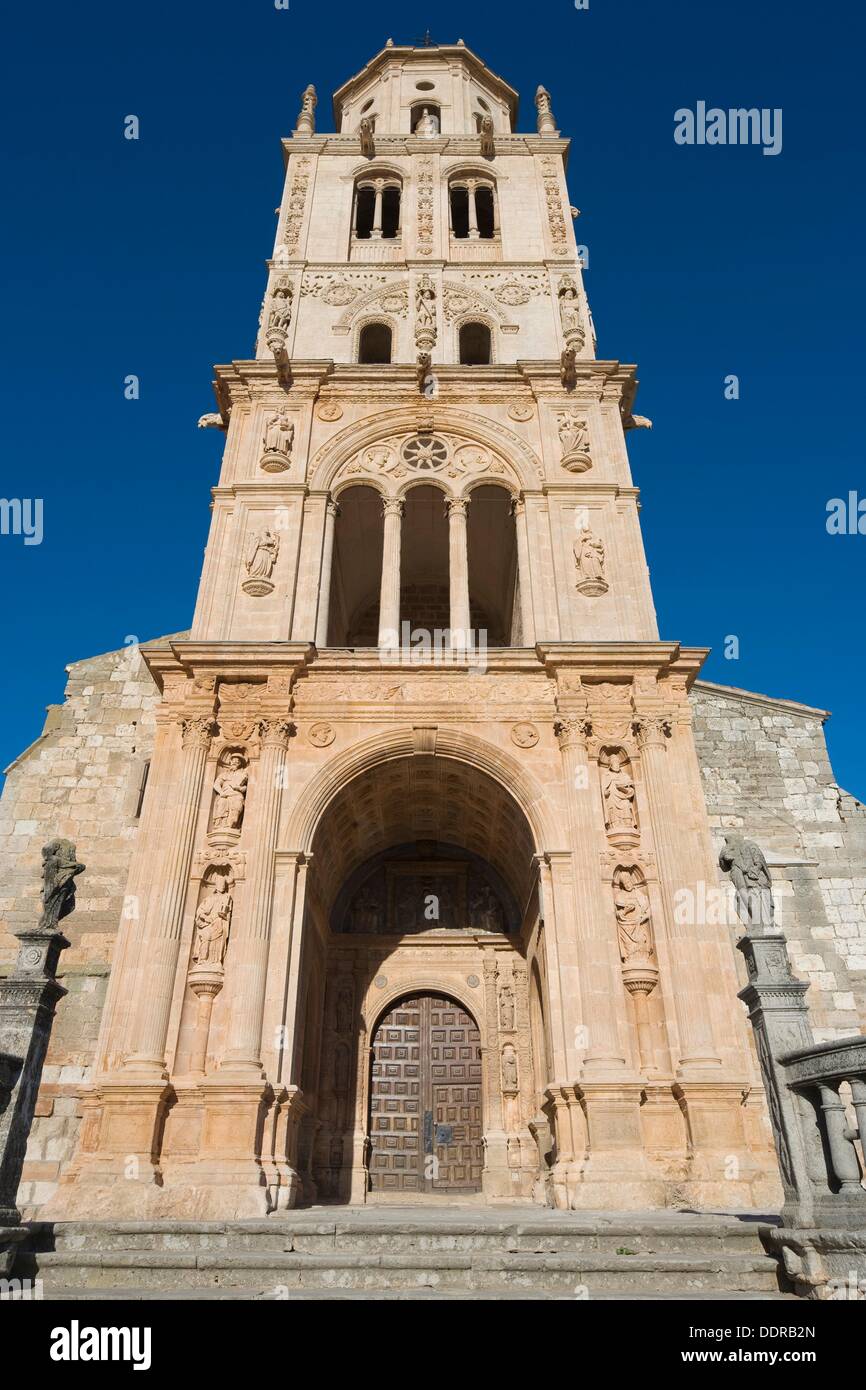 Torre de la Iglesia de Santa María por el arquitecto Diego de Siloe, Santa  María del Campo, provincia de Burgos, Castilla-León, España Fotografía de  stock - Alamy