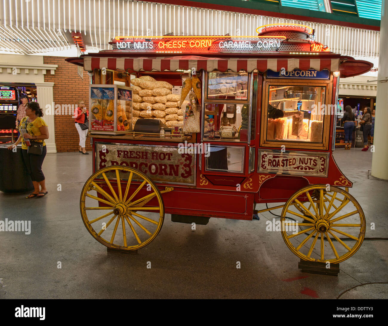 Carro de palomitas de maíz a lo largo de la Strip, en Las Vegas, Nevada  Fotografía de stock - Alamy