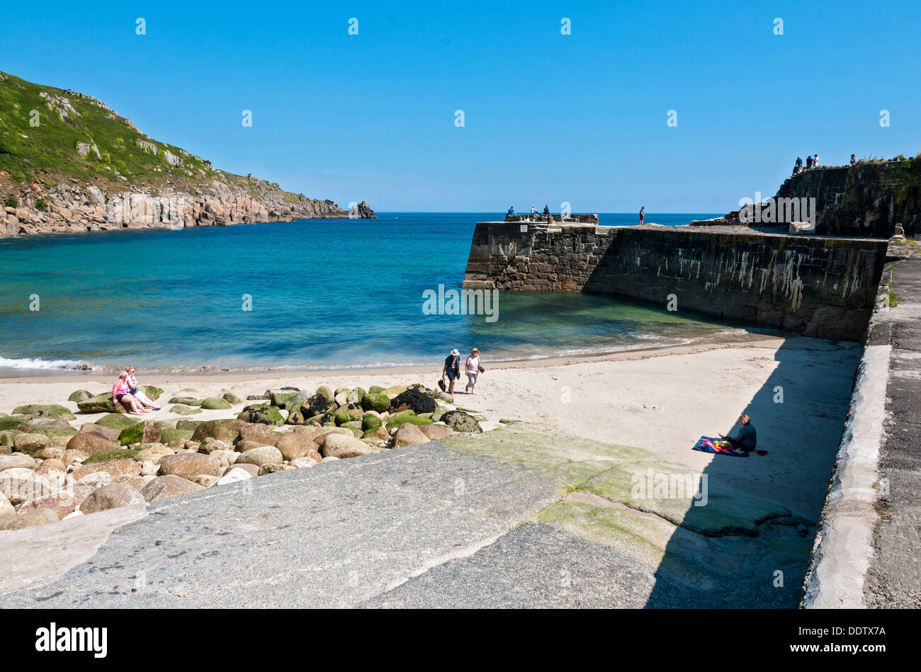 Gran Bretaña, Inglaterra, Cornwall, Lamorna Cove, playa, muelle de pescadores Foto de stock