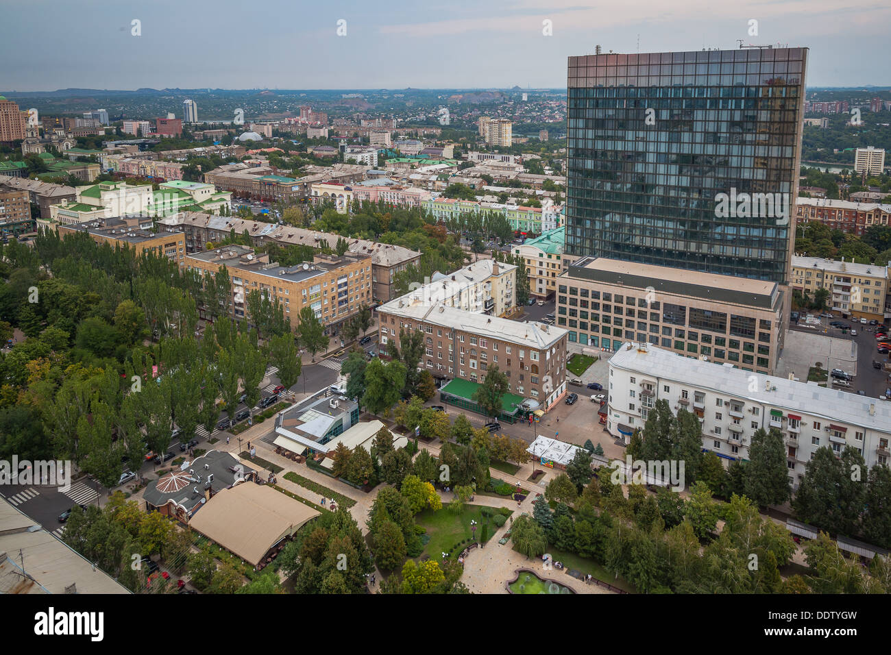 Daylight vista desde las alturas de la ciudad de Donetsk, Ucrania Foto de stock