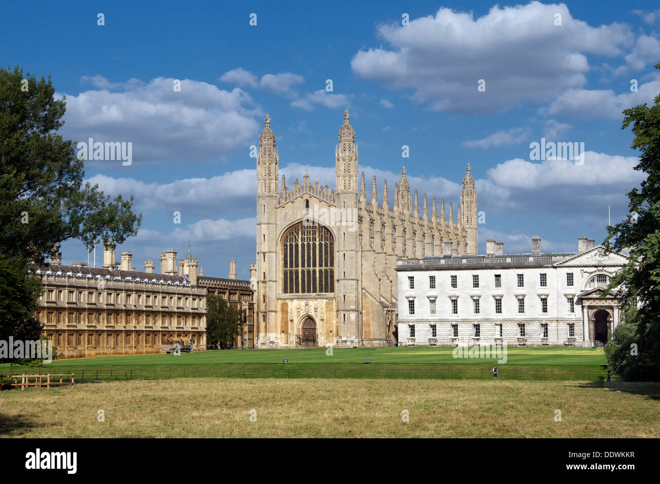 Vista panorámica El Kings College de la Universidad de Cambridge como se ve desde la espalda de Cambridgeshire Inglaterra Foto de stock