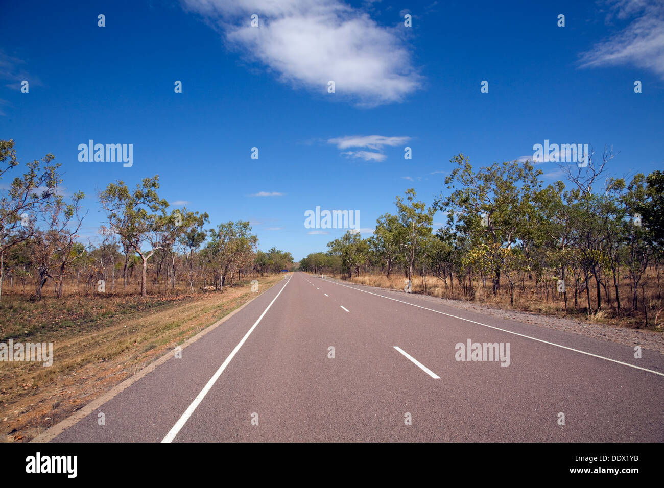 El camino abierto, en el territorio del norte, Australia Foto de stock