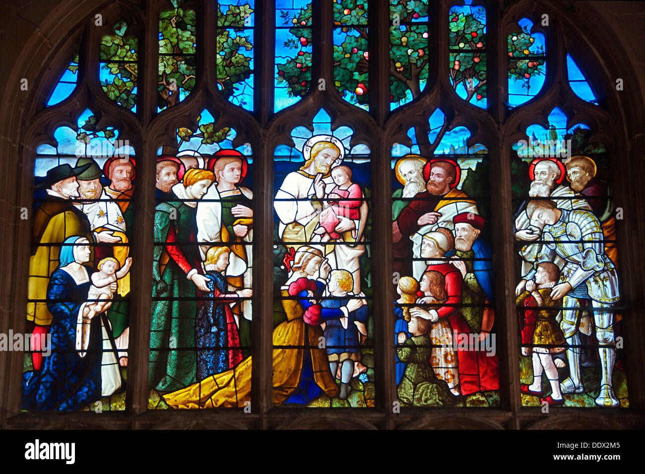 Las vidrieras de San Pedro y san Pablo Iglesia Lavenham Suffolk Inglaterra Foto de stock