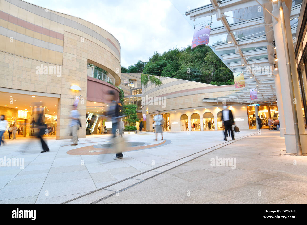 Namba Parks shopping mall, en el distrito de entretenimientos de Namba en Osaka, Japón. Foto de stock