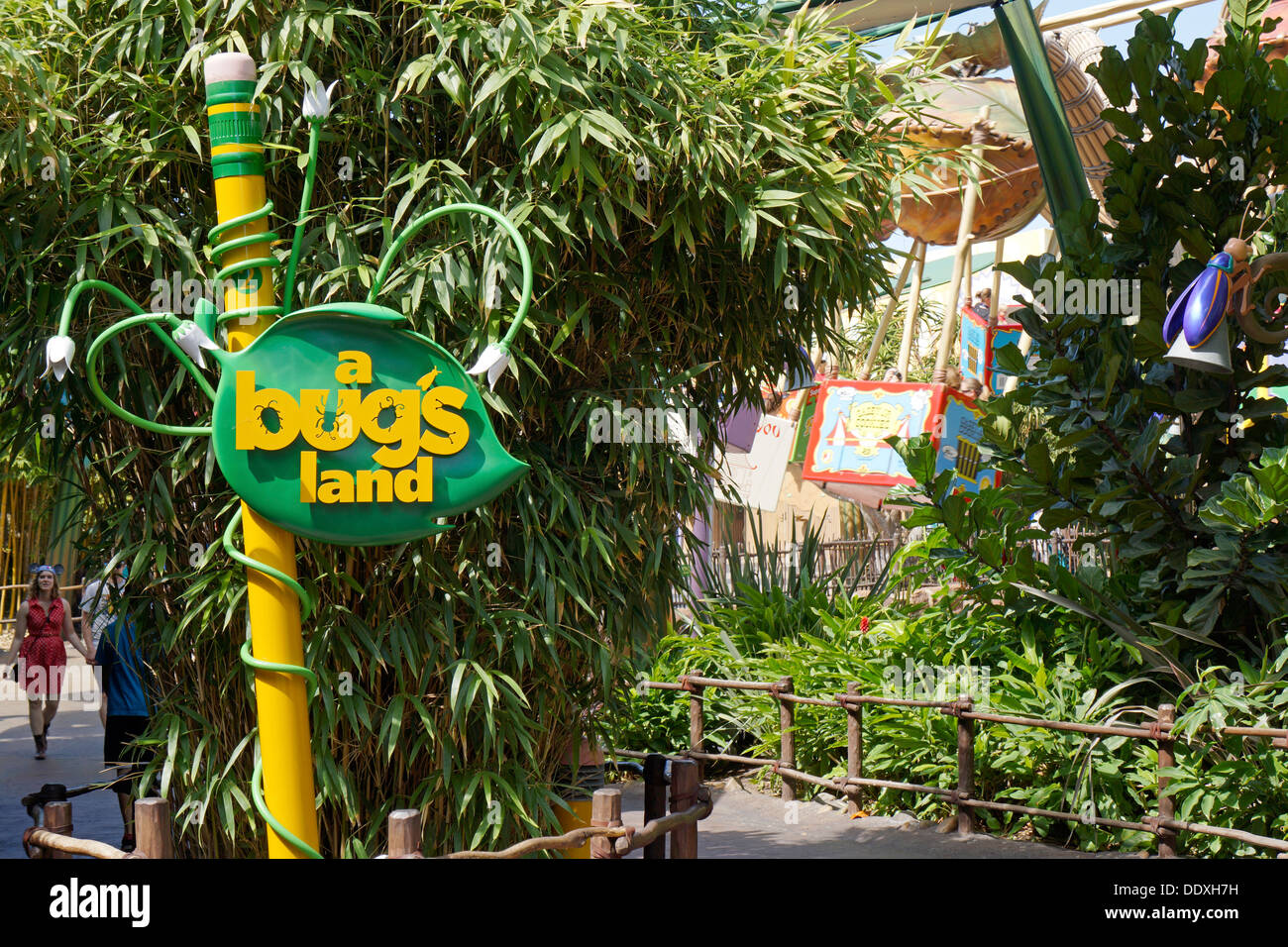 A Bug's Land, entrada al parque de atracciones Disneyland Resort, en Anaheim, California Adventure Park Foto de stock