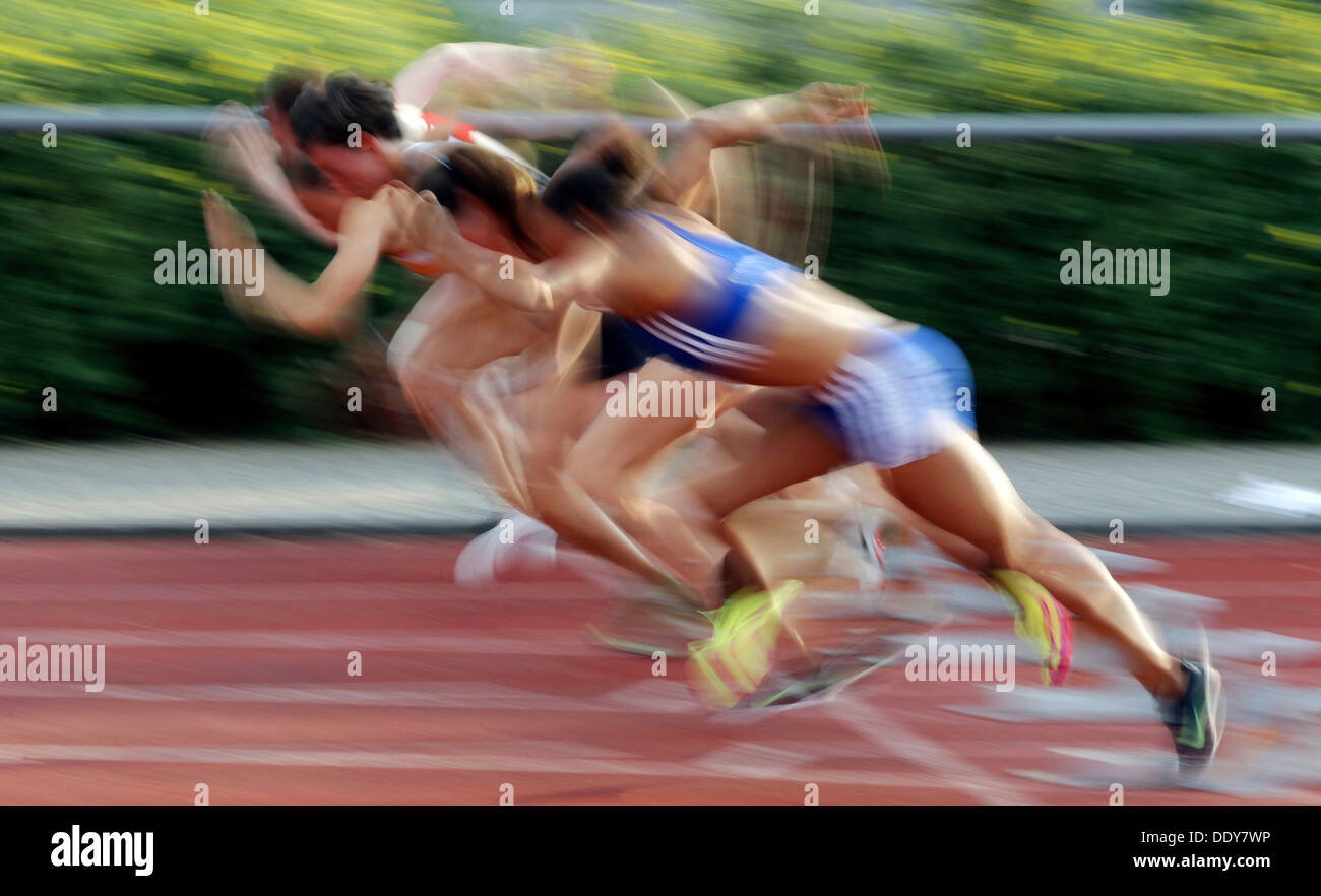 Las corredoras, atletismo, el desenfoque de movimiento Fotografía de stock  - Alamy