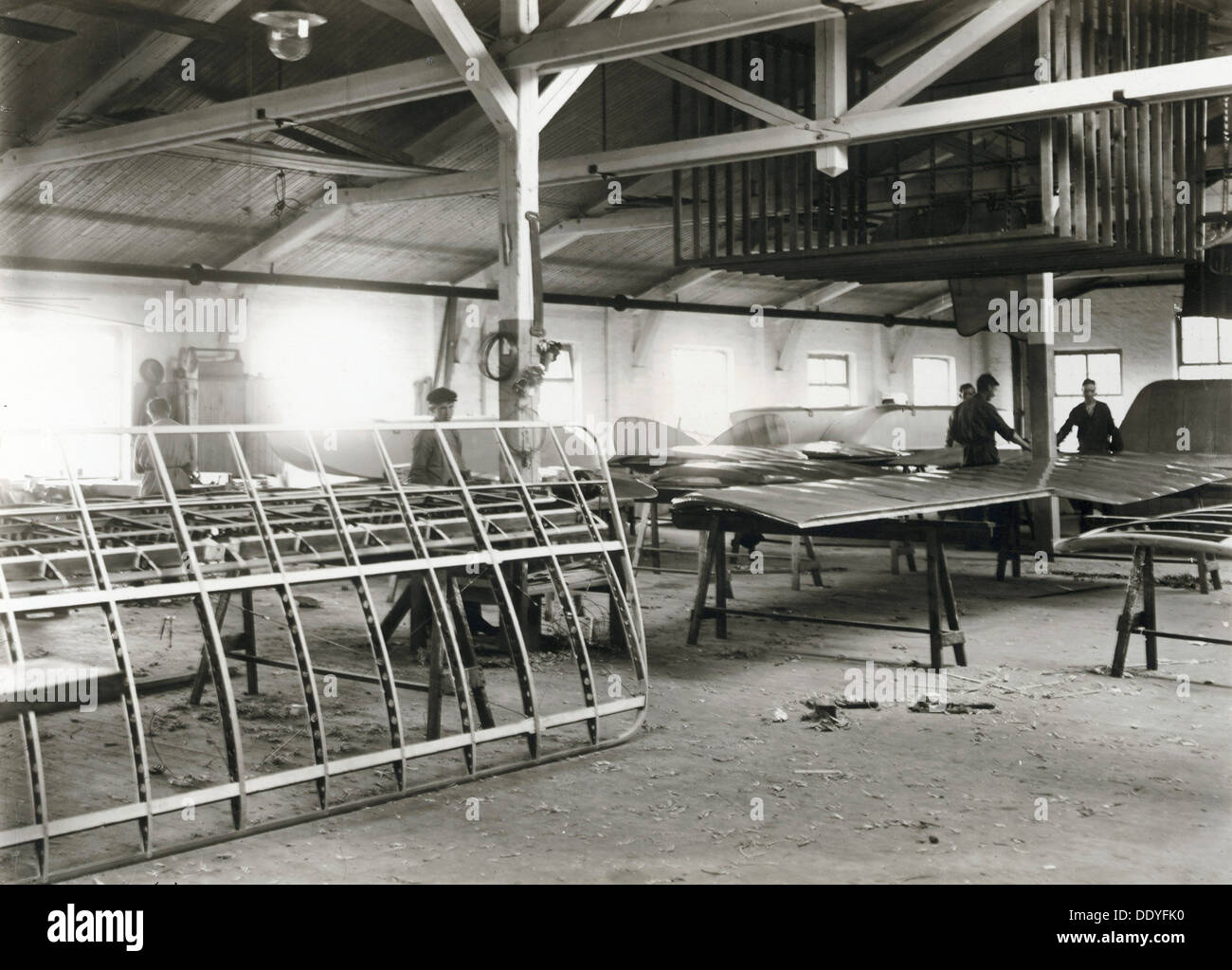 El taller de ala, Enoc Thulin la fábrica de aviones, Landskrona, Suecia, 1917. Artista: Desconocido Foto de stock
