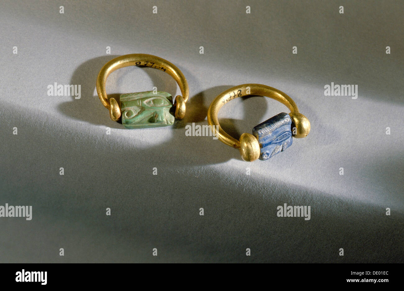 Par de anillos, el antiguo egipcio, 21ª dinastía, c1039-991 BC. Artista: Werner forman Foto de stock