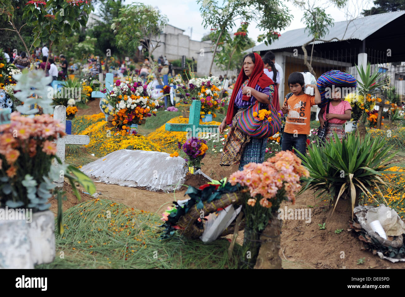 Guatemala graves flowers day of the dead cemetery fotografías e
