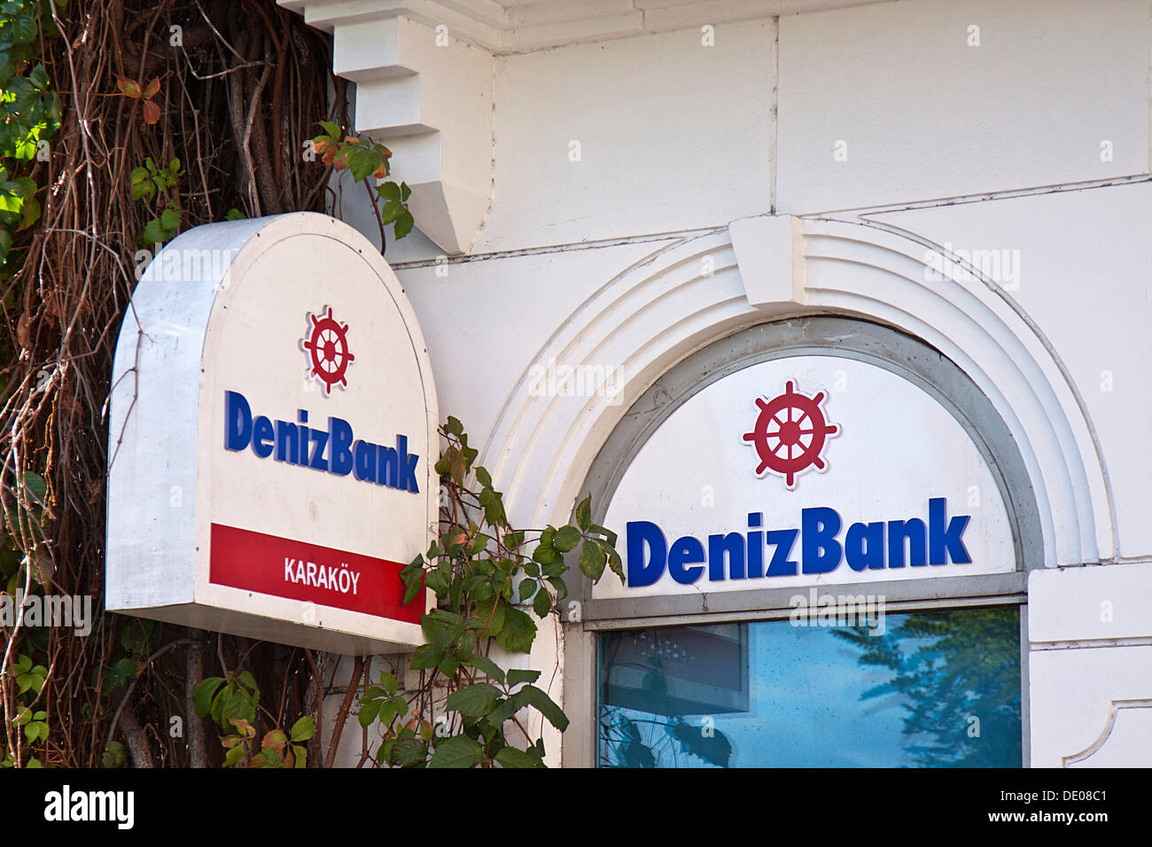 Sucursal del banco turco DenizBank, privado, propiedad de 99.85% por el banco ruso Sberbank desde 2012, Estambul, Turquía Foto de stock