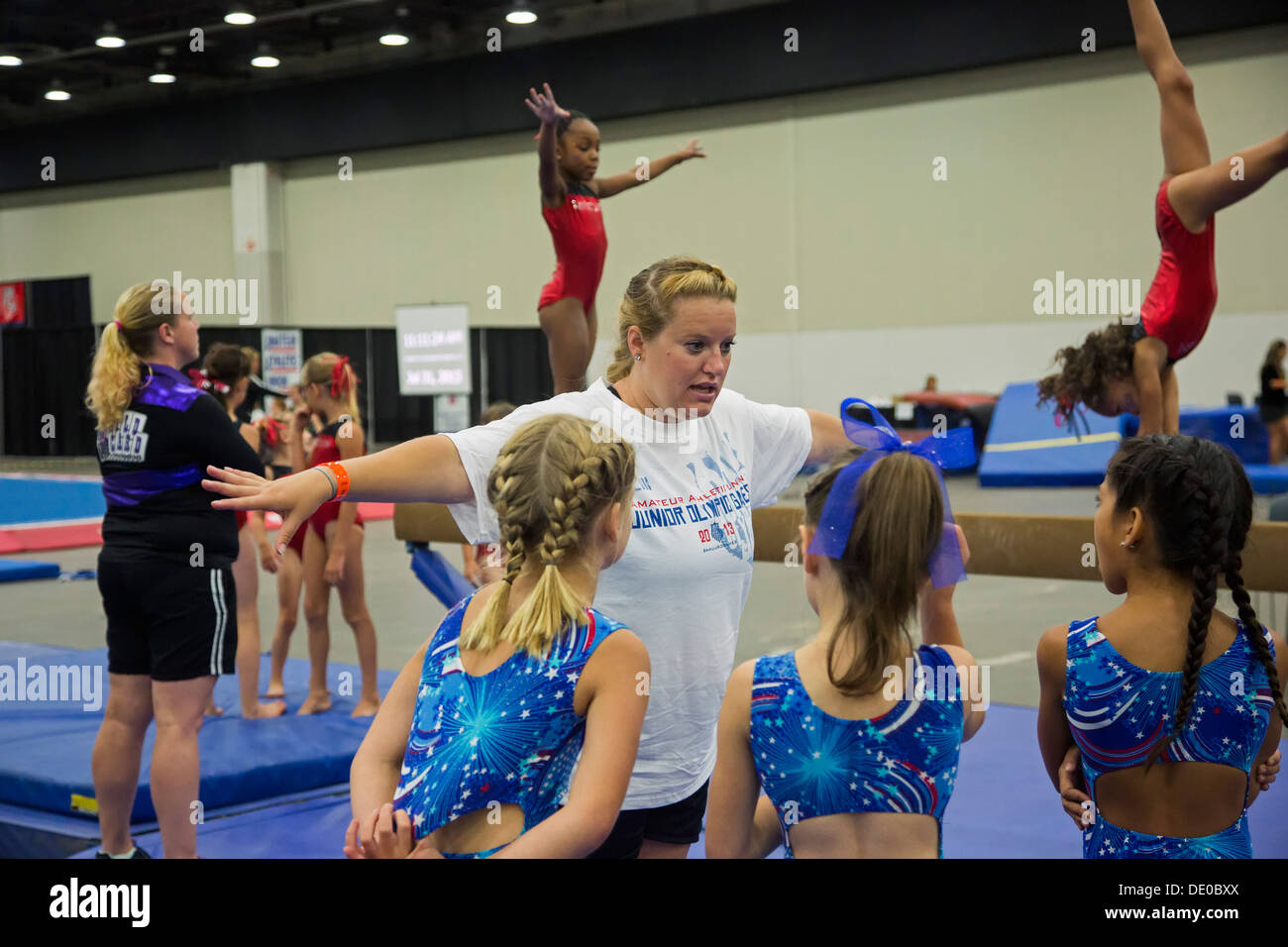 Niña círculo de gimnasia rítmica Fotografía de stock - Alamy