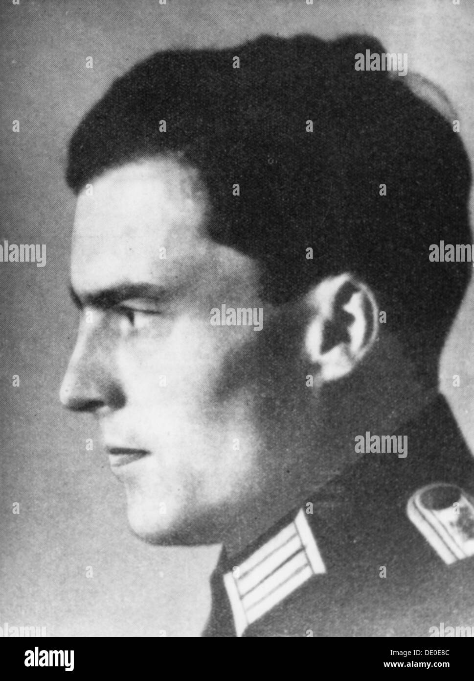 Claus Schenk Graf von Stauffenberg, oficial del ejército alemán, c1930s-c1940s. Artista: Desconocido Foto de stock