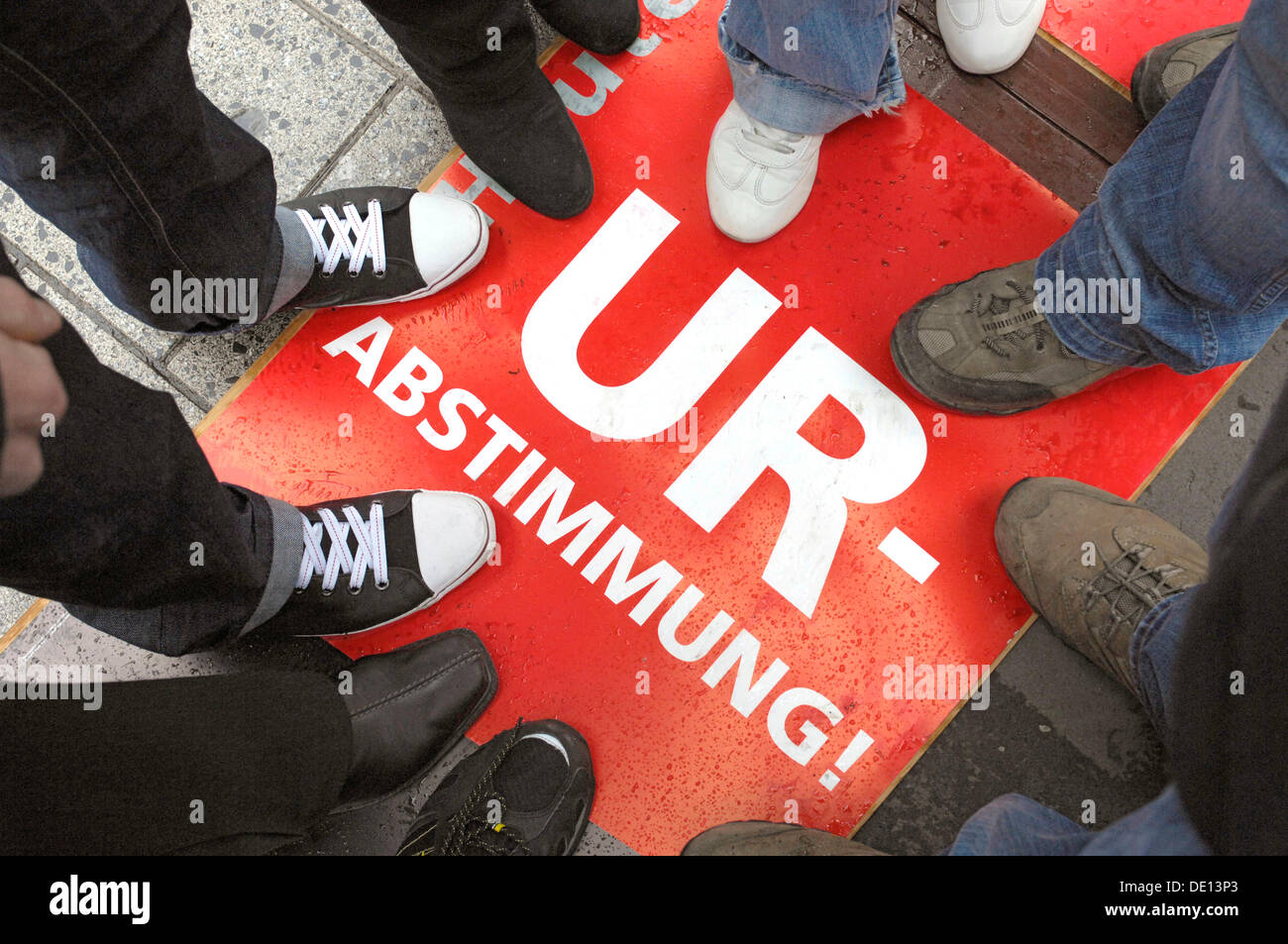 Firmar, Urabstimmung, Alemán para la elección general, el voto de huelga con sus pies, Verdi, sindicales durante una ronda de negociación Foto de stock
