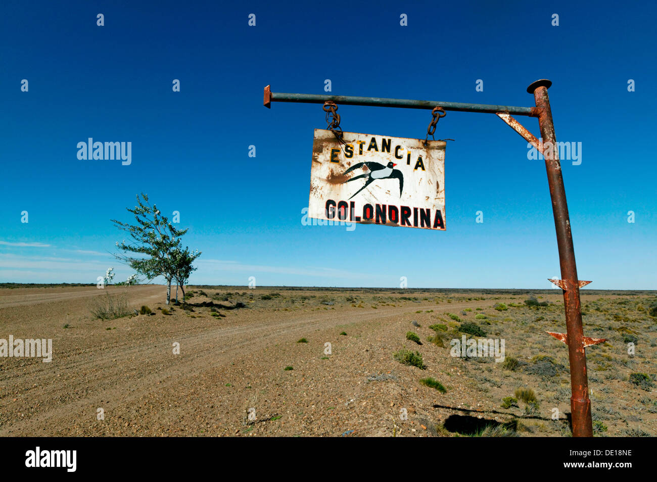 Signo de la Estancia La Golondrina, provincia de Santa Cruz, Patagonia Argentina, Sudamérica Foto de stock