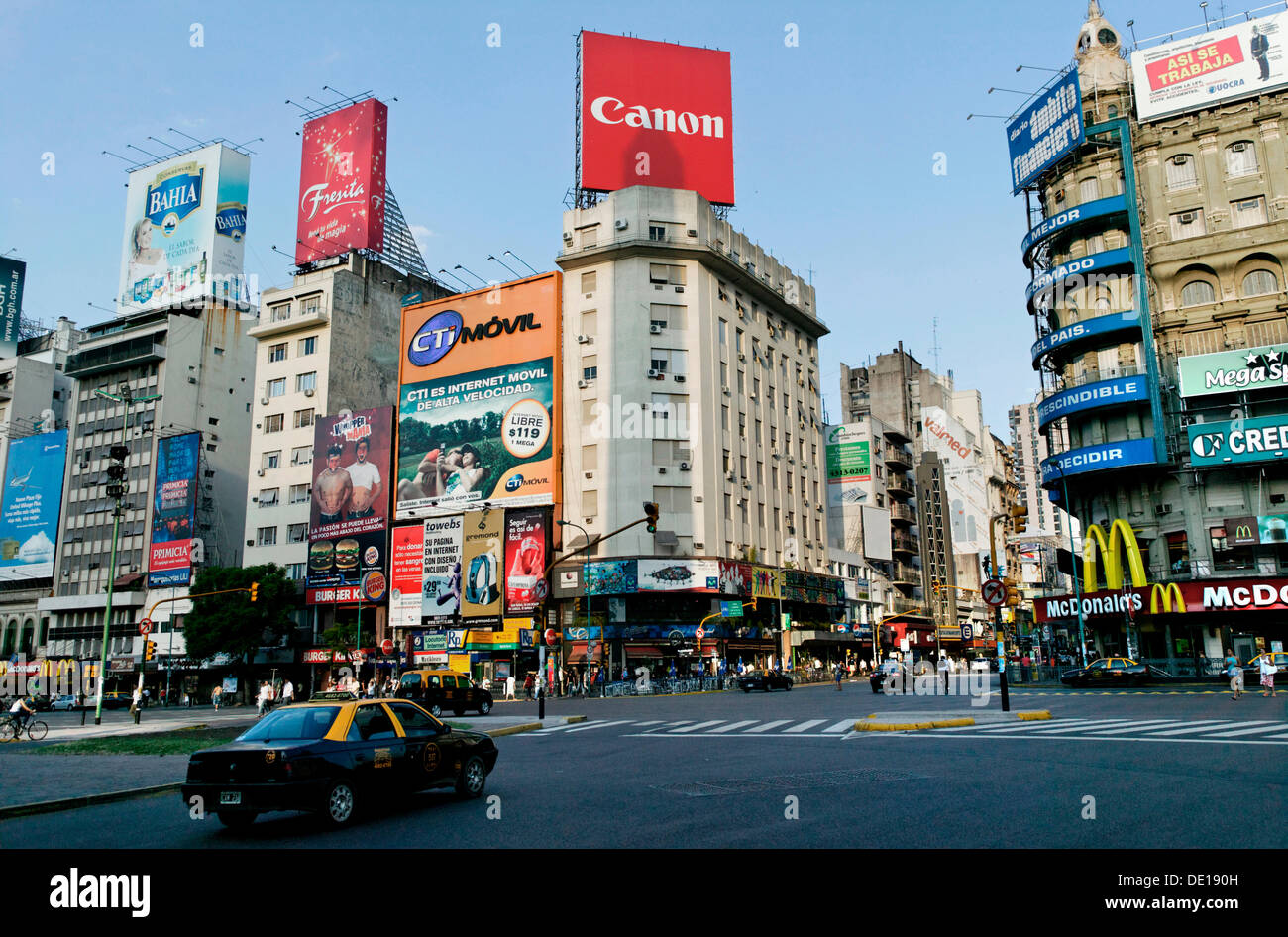 Obelisco De Buenos Aires El Obelisco El Monumento Famoso De Buenos Aires Plaza De La Republica Buenos Aires Argentina Sudamerica Fotografia De Stock Alamy