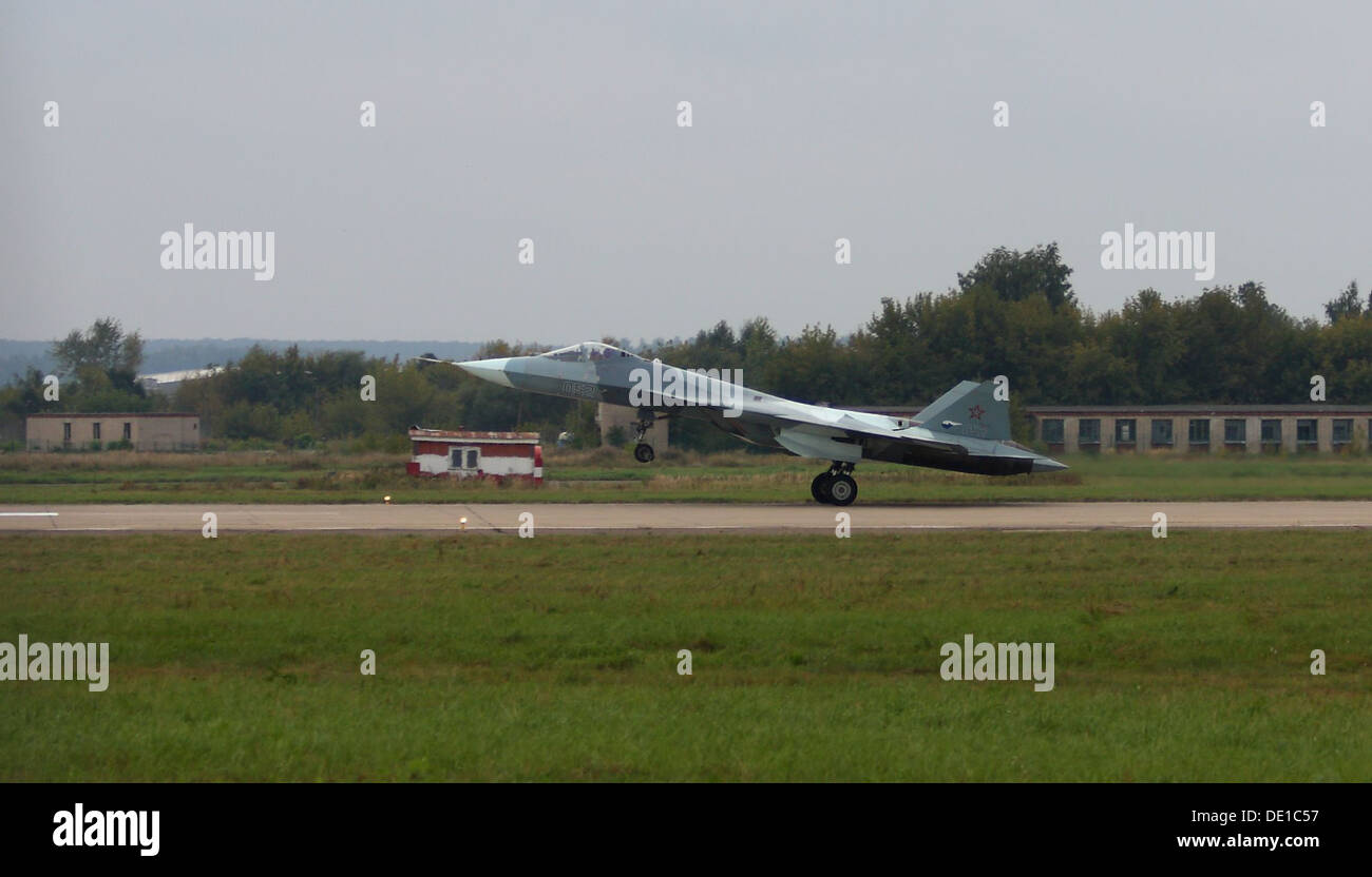 Sukhoi T-50 en el MAKS-2013 Foto de stock