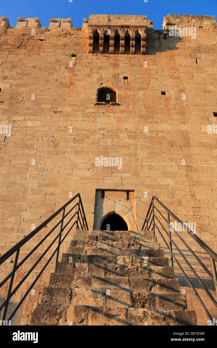 Chipre es un baluarte del castillo Kolossi fuera de la ciudad de Limassol, Lemesos, Limassol, construida en 1210, la subida a la puerta del castillo Foto de stock