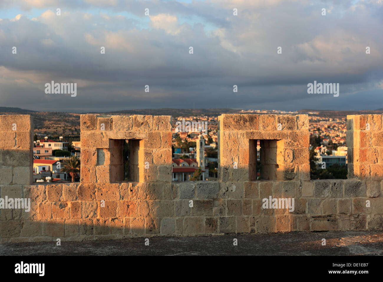 Chipre es un baluarte del castillo Kolossi fuera de la ciudad de Limassol, Lemesos, Limassol, construido en 1210, vista desde la azotea del Foto de stock