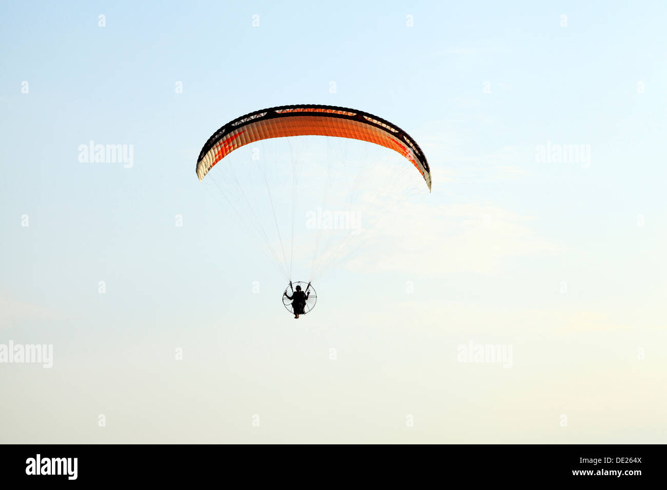 Ala Delta Parapente hombre volar paracaídas actividad recreativa UK planeadores. Foto de stock