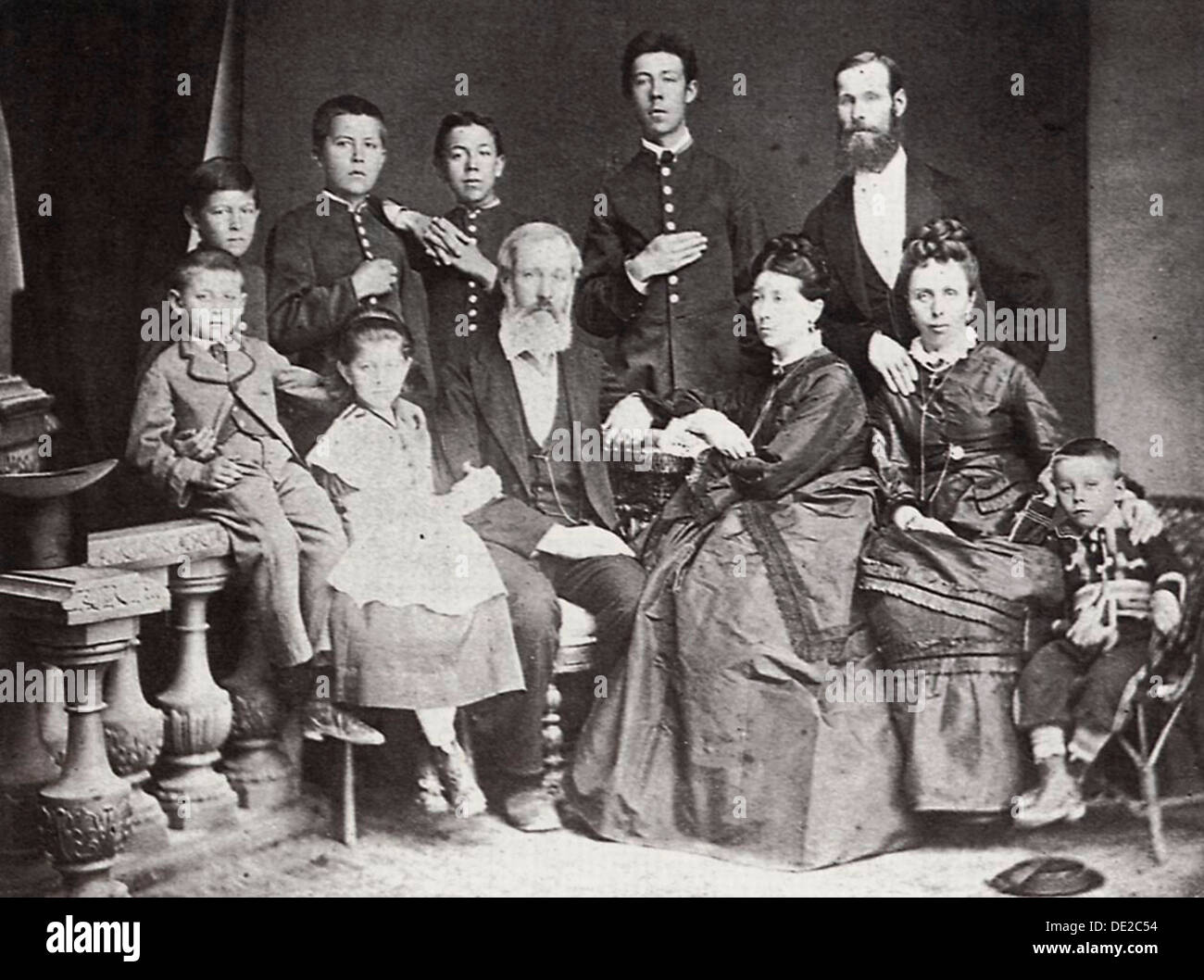 La familia del autor y dramaturgo ruso Anton Chejov, Taganrog, Rusia, 1874. Artista: S Isakovich Foto de stock