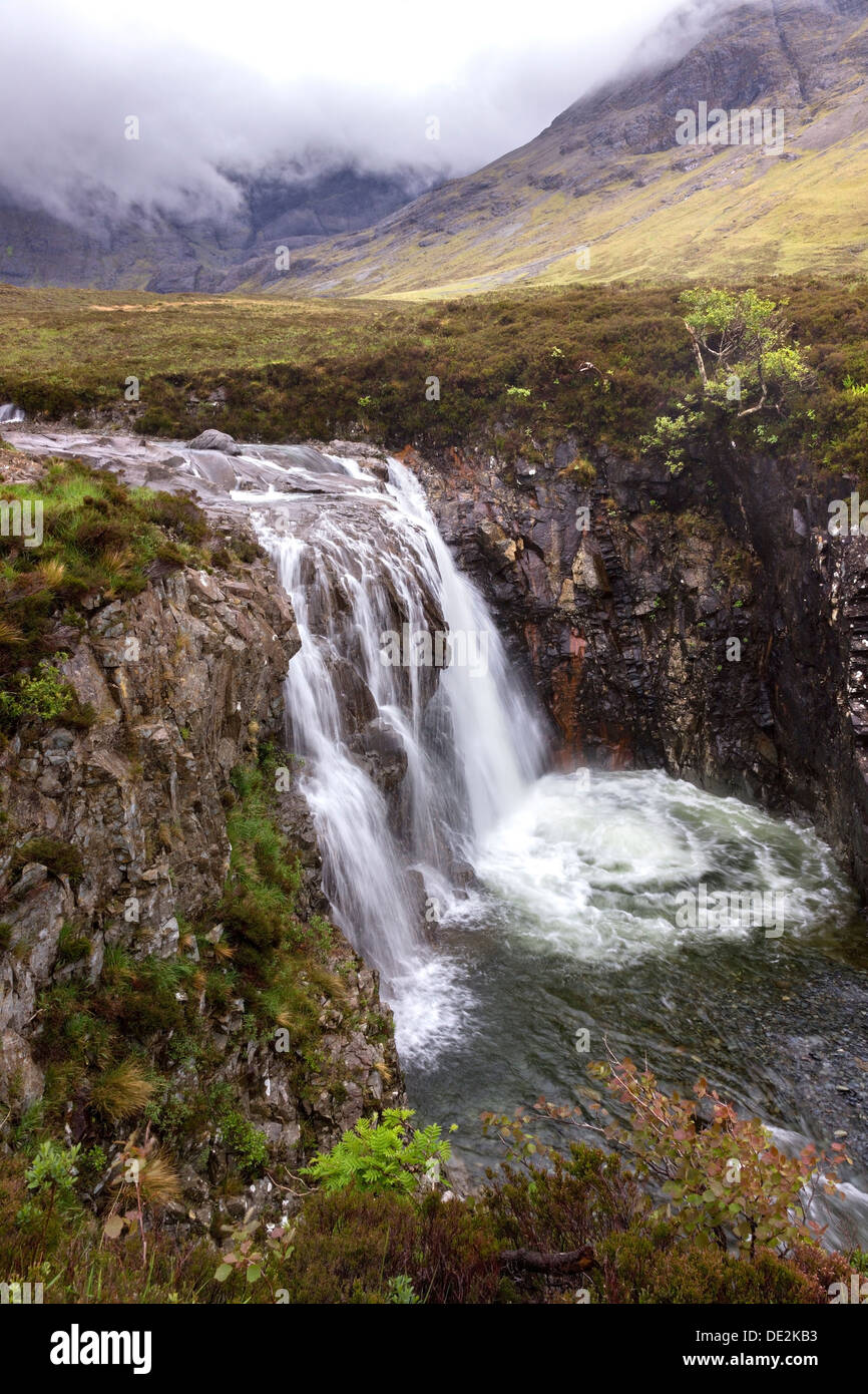 La cascada na Creiche Coire (piscinas), Fairy Glen quebradiza, Isla de Skye, Escocia, Reino Unido. Foto de stock
