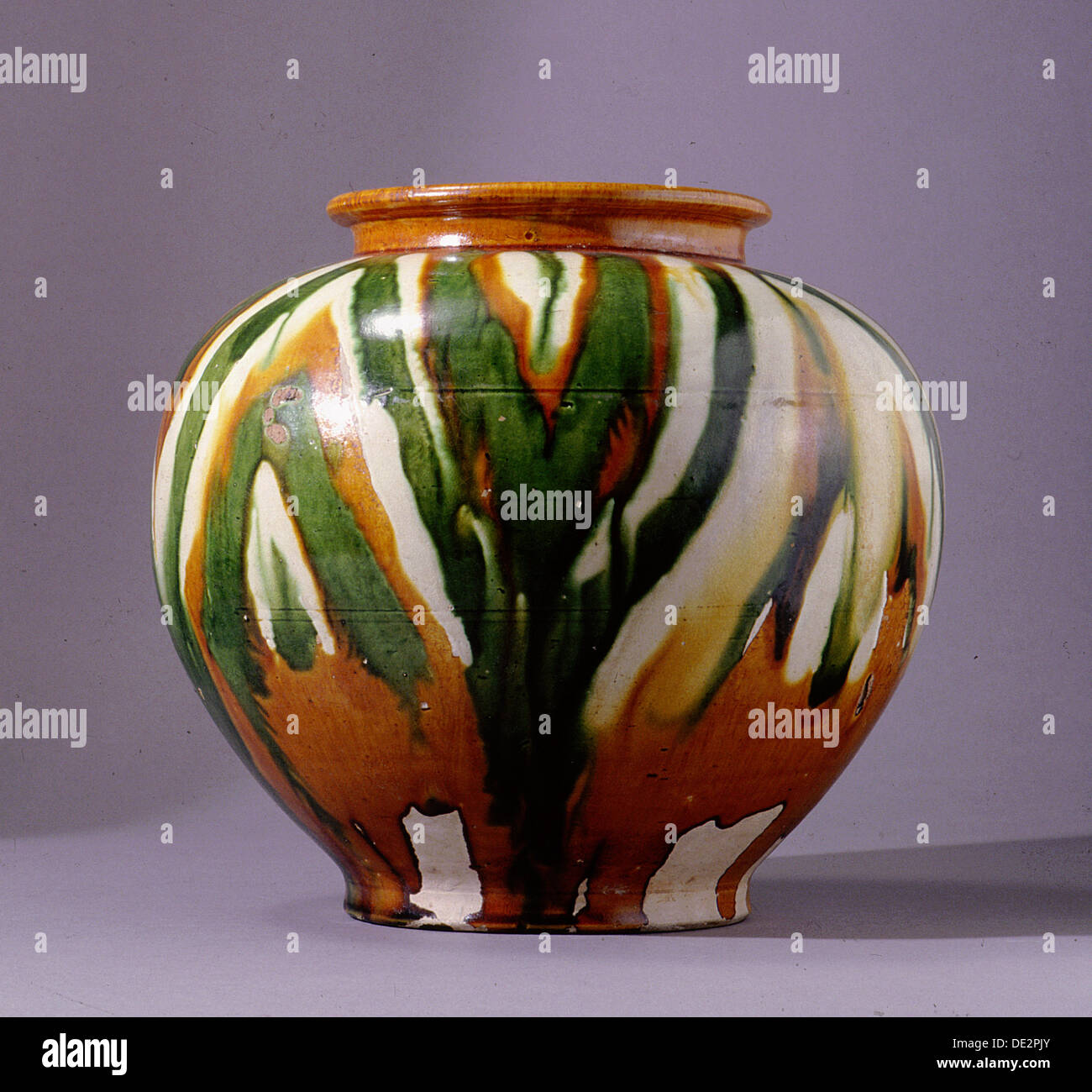 Jarra de cerámica globular Fotografía de stock - Alamy