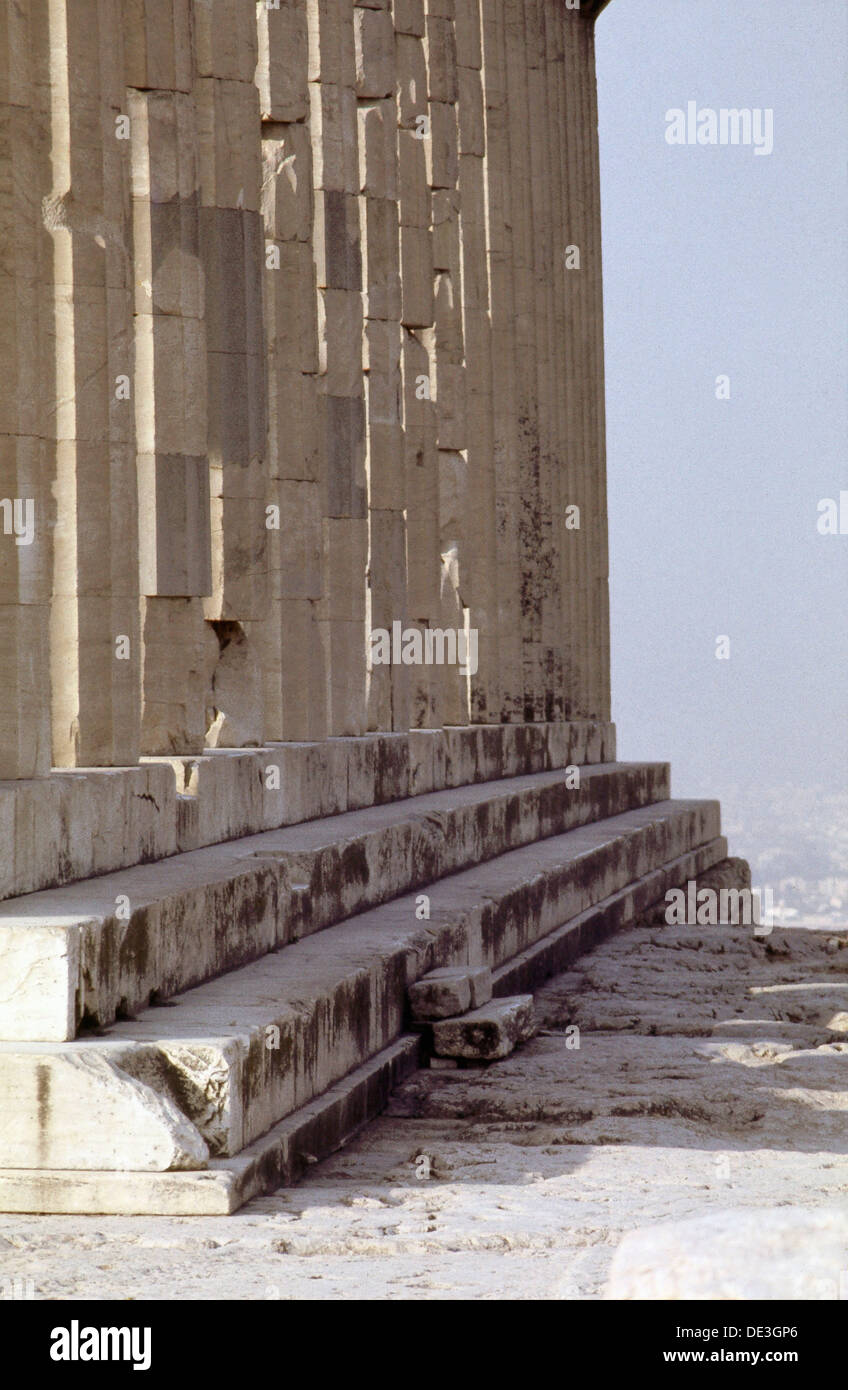 La curva del Partenón stylobate. Foto de stock