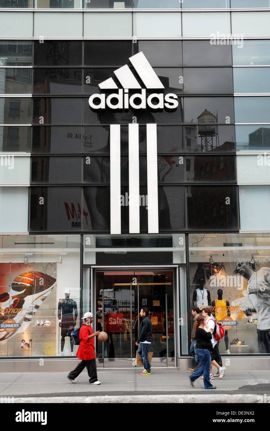 Adidas tienda en Manhattan Fotografía de stock
