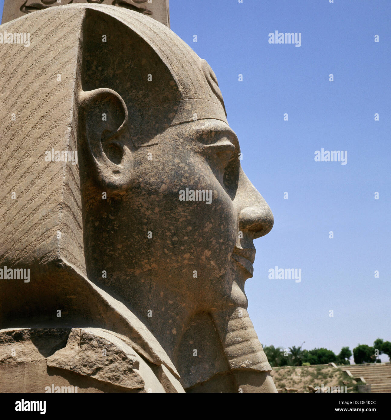 El coloso de Ramsés II. Foto de stock