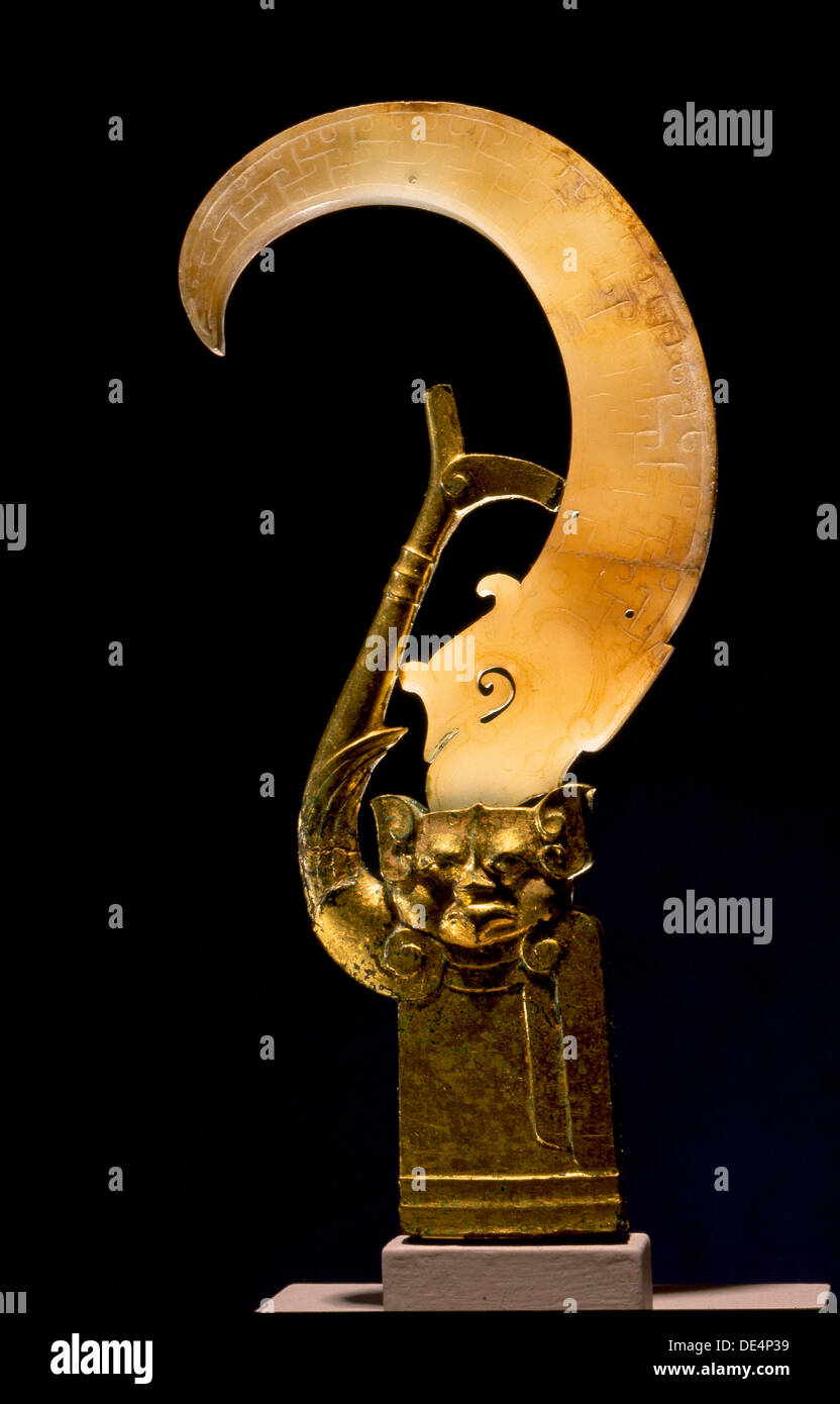 El bronce dorado finial de aspecto antropomórfico fue hecha en el