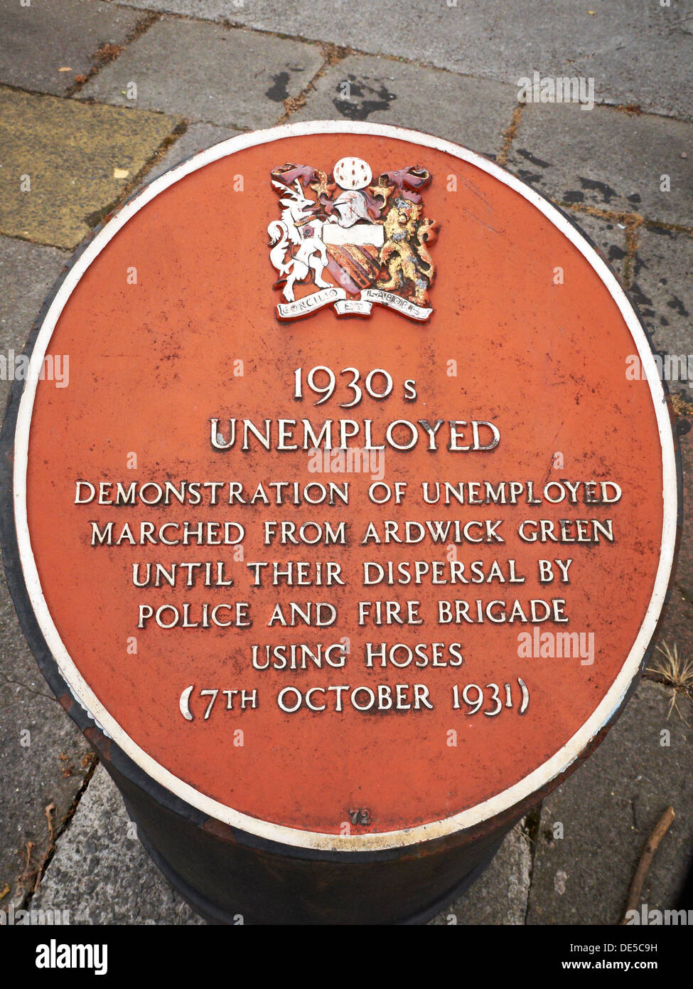Placa conmemorativa de 1930 desempleados en Manchester, RU Foto de stock