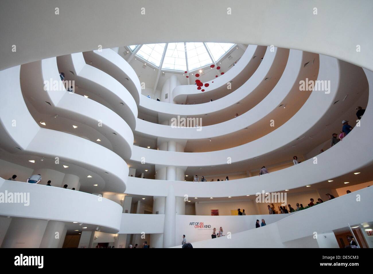 Eeuu La Ciudad De Nueva York El Museo Guggenheim De Frank Lloyd Wright Vista Interior 8720