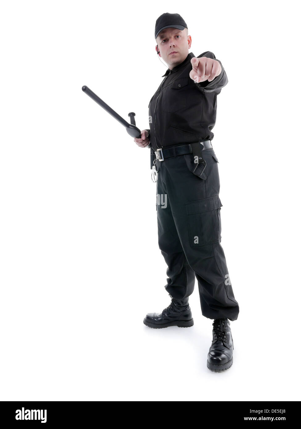 Policía vestían uniforme negro apuntando en forma de pedidos Foto de stock