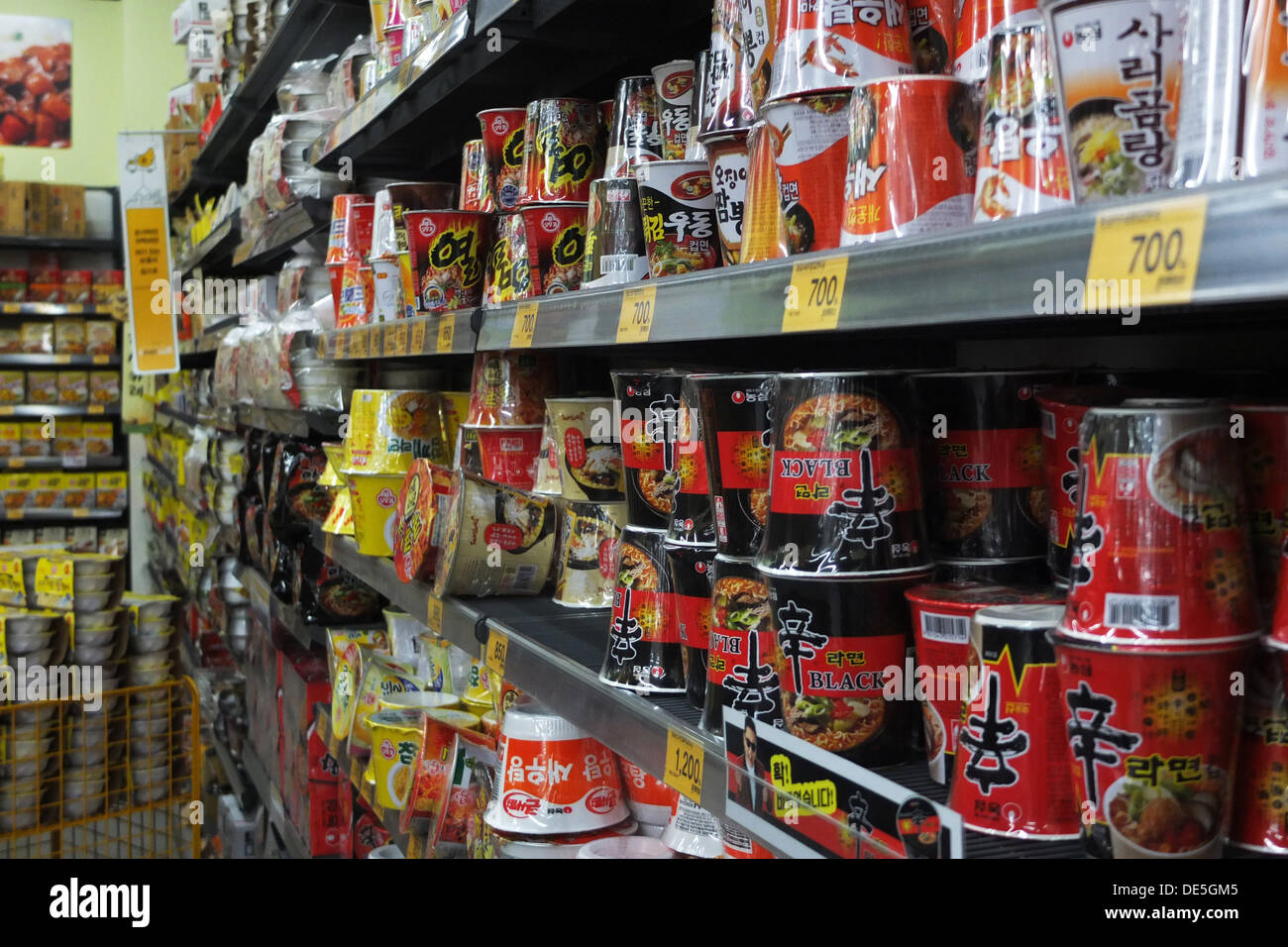 Corea del Sur: ramen (fideos) en hipermercado en Seúl Foto de stock
