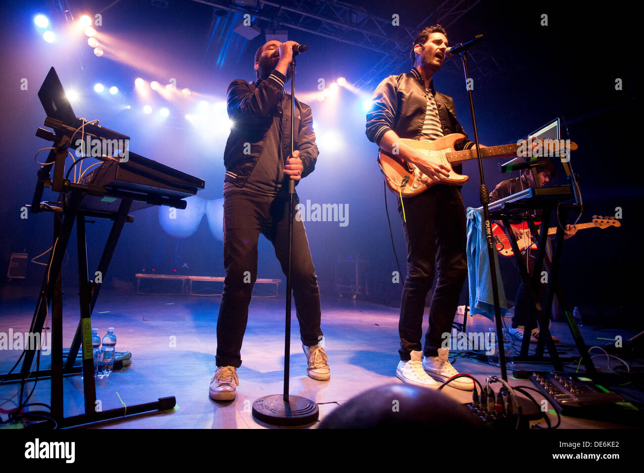Milán, Italia. El 11 de septiembre de 2013. La American indie pop duo CAPITALES realiza Live at magazzini Generali © Rodolfo Sassano/Alamy Live News Foto de stock